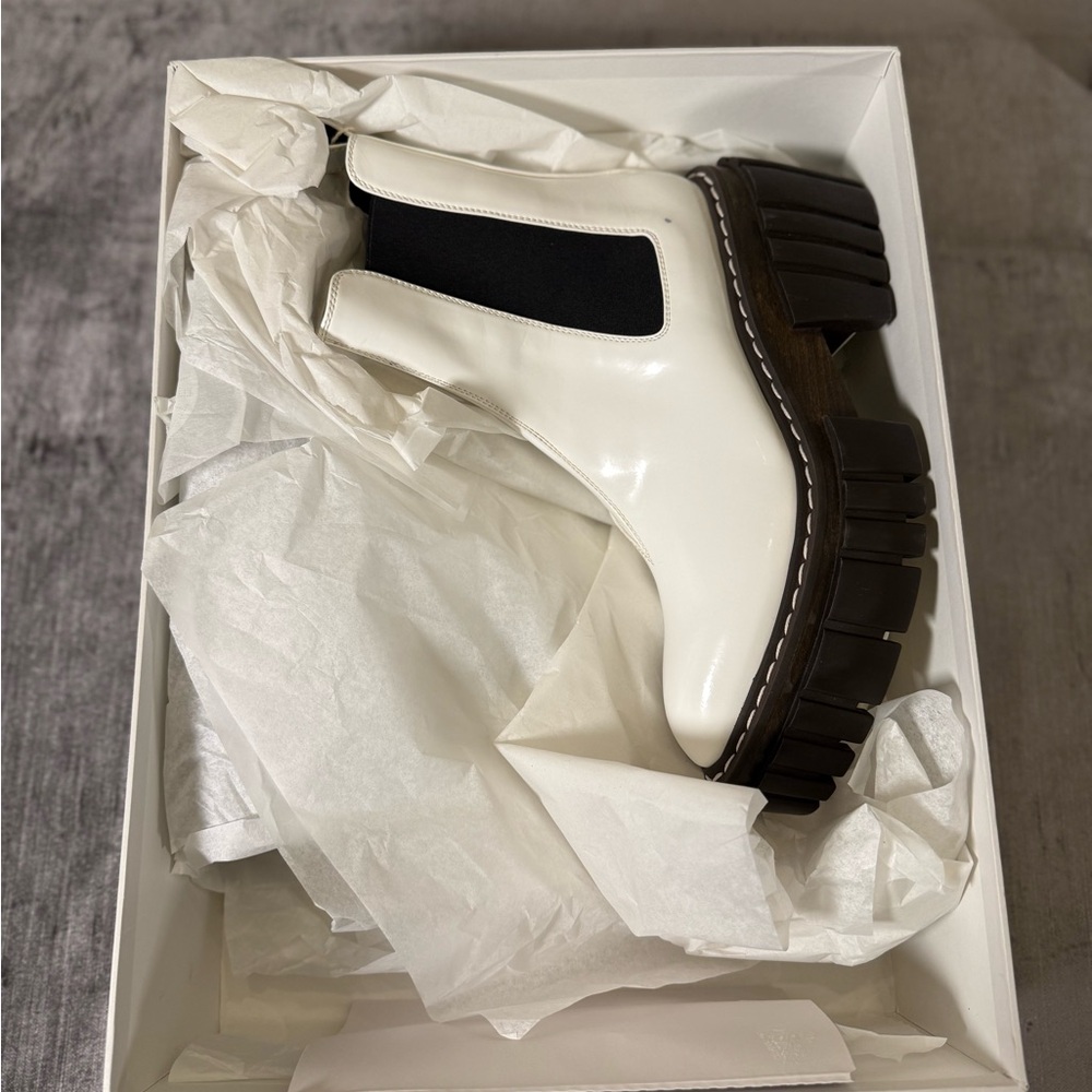 Stella McCartney White Chelsea Boots “Stivaletto” EU 40 | NIB + Dust Bags - Picture 2 of 11